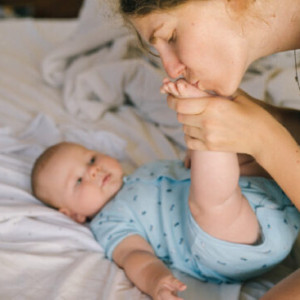 Tuyển Gấp Chị Chăm Sóc Em Bé Bao Ăn Ở Lại Tại Q2