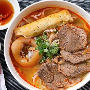 Tuyển gấp chị phụ quán bún bò tại thủ đức