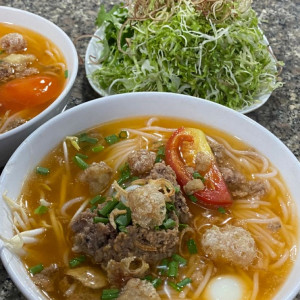 CÔNG VIỆC PHỤ QUÁN BÚN RIÊU TẠI GÒ VẤP.