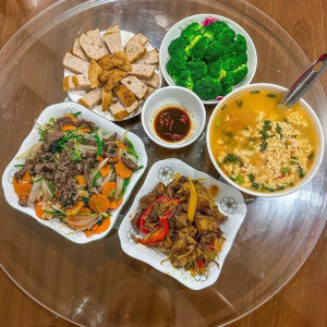 Nhà chung cư Gò Vấp cần tìm 1 chị bảo mẫu chăm bé 8 tháng tuổi bao ăn ở