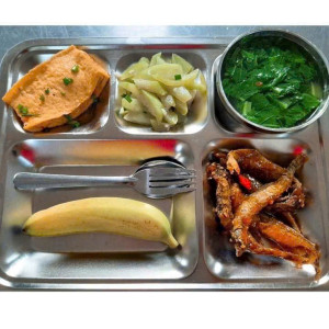 TUYỂN GẤP 2 CHỊ NẤU CƠM CHO CÔNG NHÂN NHẬN Ở LẠI.