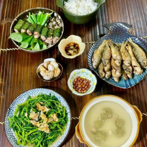 Cuối Tuần Em Cần Một Chị Đến Giúp Việc Nhà