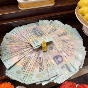 Em Cần Một Chị Đến Giúp Việc Nhà Ở Lại