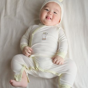 Tìm gấp chị chăm em bé 4 tháng để mẹ đi làm : 0978609760