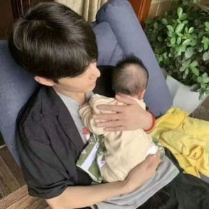 Tìm chị bảo mẫu, cần chị thương em bé là được, làm bao ăn ở. Chăm em bé  5 tháng tuổi.