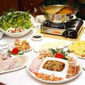 Cần tuyển gấp chị chuyên nấu ăn bao ăn ở lại quận 7.