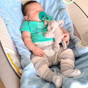 Tuyển Chị Về Phụ Mẹ Chăm Em 1 Tuổi, Nhà Có Chị Giúp Việc Riêng.