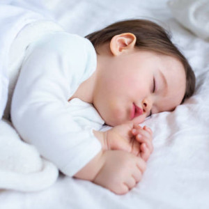 Em cần tuyển gấp 1 cô chăm bé làm ở lại tại quận 10 lương 10tr/tháng