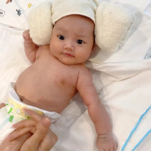 Trong Hôm Nay Ẹm Cần Chị Đến Giữ Trẻ Sơ Sinh