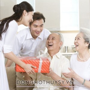 CẦN TUYỂN GẤP CÔ CHĂM ÔNG 68T – LƯƠNG 15TR