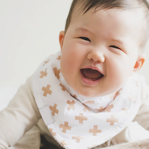 Nhà Cần Chị Đến Chăm Trẻ 4 Tháng Tuổi Hiền Lành