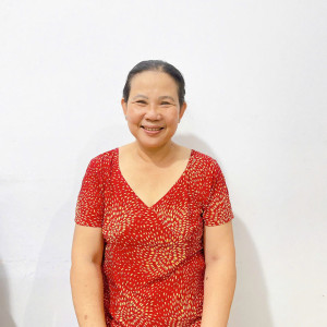 Cô: Nga, Năm sinh: 1971, Quê quán: Bạc Liêu. - Công việc mong muốn: Giúp việc nhà, chăm bệnh, chăm em.