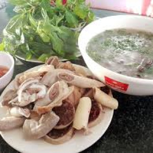 CẦN GẤP BẠN TRẺ PHỤ QUÁN Ở LẠI LÀM TẠI QUẬN 7