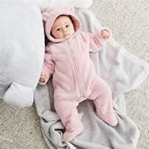 Chị nào muốn chăm em bé, liên hệ em nhận việc lương từ 9tr-12 tr