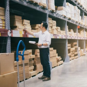 CẦN TÌM NAM LÀM KHO -Ăn ở lại tại Bình Dương