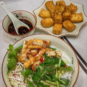 Tìm gấp cô chăm sóc sư bà tại chùa gò vấp : 0978609760