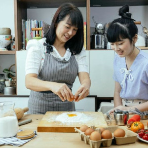 Em cần gấp 1 chị giúp việc nhà bao ăn ở lại cùng với gia đình