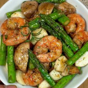 Tuyển cô giúp việc tuổi 30-45 nhận việc đi làm liền ngay