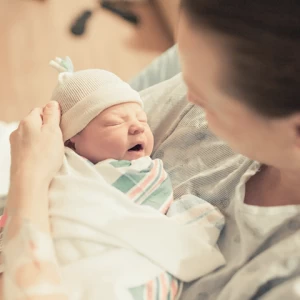 Công việc Chăm bé sơ sinh ăn ở lại.