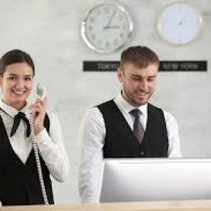 CẦN TUYỂN GẤP 1 NAM LỄ TÂN KHÁCH SẠN CA ĐÊM ĐI VỀ