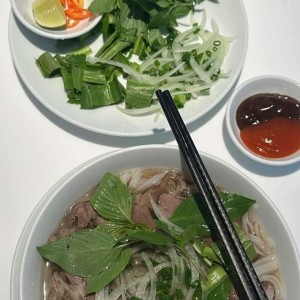 TUYỂN GẤP BẠN NAM PHỤ QUÁN PHỞ LƯƠNG 8 TRIỆU BAO ĂN Ở