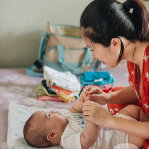 Bé Gái Rất Cần Chị Có Kinh Nghiệm Chăm Sóc Bé Chu Đáo