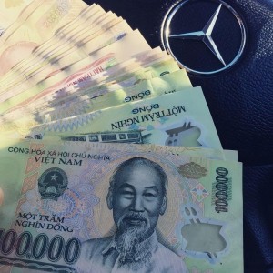 Nhà Em Cần Một Chị Giúp Việc Nhà Siêng Năng