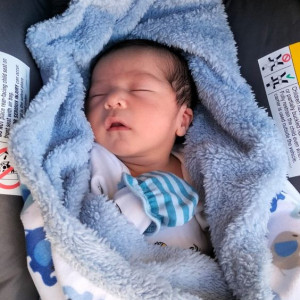 Ba mẹ tìm chị chăm em bé 4 tháng tuổi. Làm việc ở Quận Tân Bình.