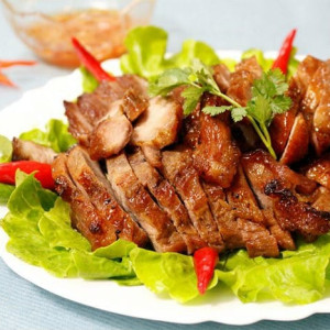 Tuyển chị giúp việc nhà nấu ăn ngon Tân Phú lương 10tr/tháng