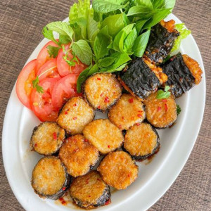 EM CẦN GẤP 2 CÔ ĐỨNG BẾP CÔNG TY ĐÃ CÓ KINH NGHIỆM LƯƠNG 15 TRIỆU