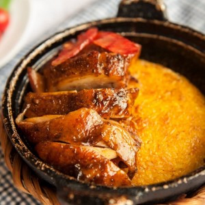 Nhà 2 lầu nhỏ ở đường Nguyễn Văn Linh , Quận 7