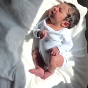 Tìm chị chăm em 5 tháng tuổi, bao ăn ở lại tại Quận 5.