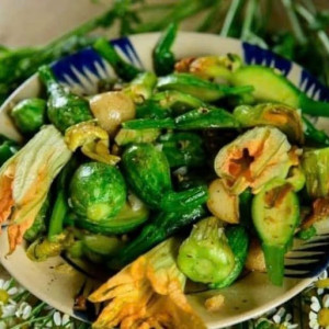 Em đang cần tìm chị giúp việc bao ăn ở tại quận 3 lương 9tr/tháng