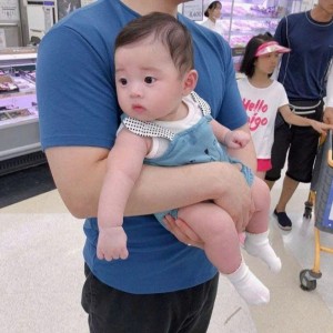 Em đang muốn tìm chị chăm sóc bé có kinh nghiệm