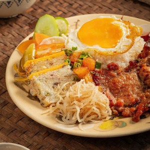 TUYỂN NGƯỜI PHỤ QUÁN CƠM Ở DĨ AN - LƯƠNG 9 TRIỆU BAO ĂN Ở