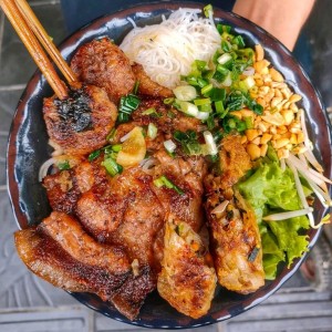 EM ĐANG CẦN TÌM MỘT CHỊ GIÚP VIỆC NHÀ Ở TÂN BÌNH – LƯƠNG 9 TRIỆU – BAO ĂN Ở