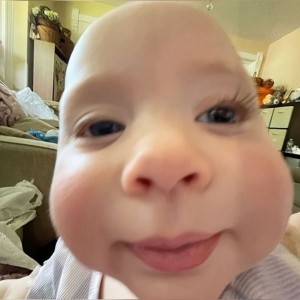 Cần tuyển chị chăm em bé 1 tháng tuổi tại Bình Dương, lương 11 triệu.