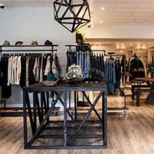 Cần gấp 1 bạn trẻ bán shop quần áo ( tại cửa hàng ) ăn ở lại tại Q5