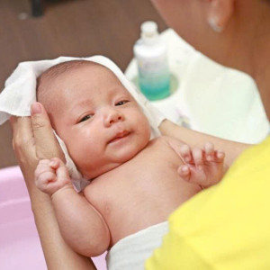 Gia Đình Cần Chị Chăm Sóc Bé Lương 13 Triệu