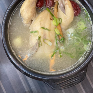 -Gia Đình Ở Tân Bình Tìm Chị Giúp Việc Bao Ăn Ở Lại, Lương 10 Triệu.