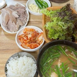 Sáng Hôm Nay Em Đang Cần Chị Giúp Việc