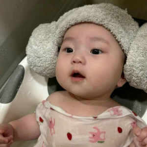 Bé Gái 5 Tháng Tuổi Cần Tìm Cô Chăm Sóc