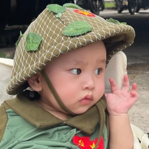 EM CẦN TÌM MỘT CÔ/ CHỊ CHĂM BÉ