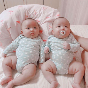 TUYỂN CÔ CHĂM 2 BÉ SINH ĐÔI LƯƠNG 15 TRIỆU