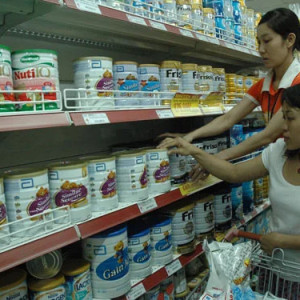 Bé Được 3 Tháng Tuổi Muốn Tìm Cô Chăm Sóc