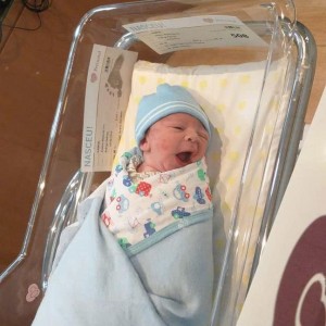 Em Tìm Chị Chăm Sóc Bé 3 Tháng Tuổi Ở Lại Với Gia Đình