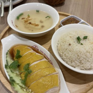 CẦN TUYỂN GẤP CHỊ PHỤ BẾP TẠI Q2: 0978609760 ( có zalo)