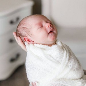 TUYỂN GẤP CÔ CHĂM BÉ SƠ SINH – LƯƠNG CAO 13 TRIỆU