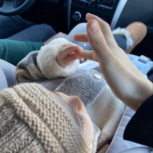 Tuyển chị chăm em 6 tháng, cần người làm ăn ở lại, có kinh nghiệm, phúc hậu và thương em bé.