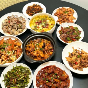 Cần tuyển gấp chị Tạp vụ quán ăn gia đình nhận ở lại.